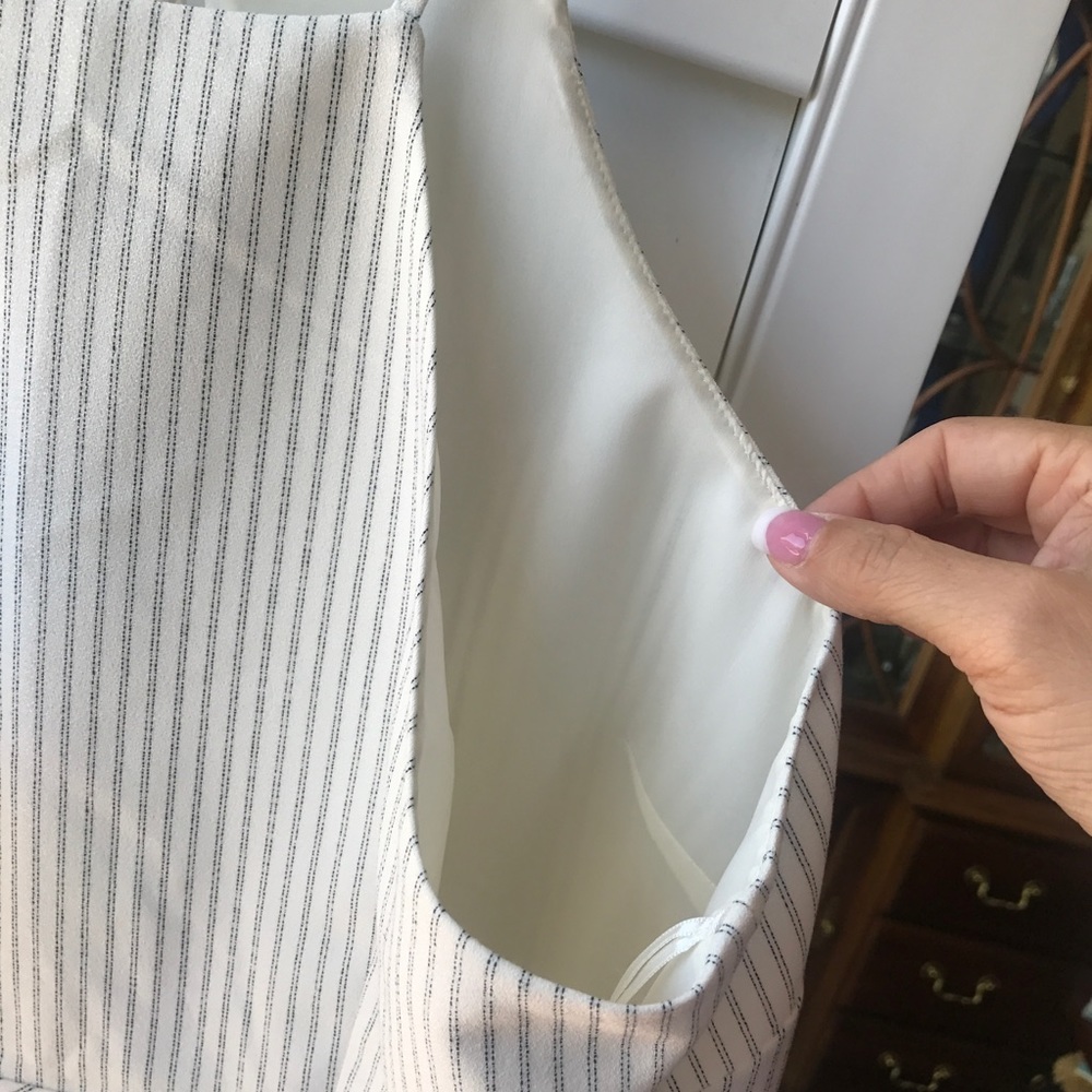 BANANA REPUBLIC Perfect White Top! - Picture 4 of 6